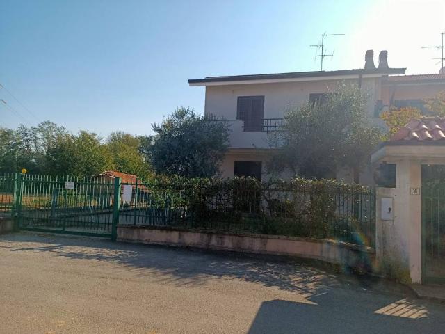 Villa Indipendente in vendita a Cornate D'adda, Lombardia