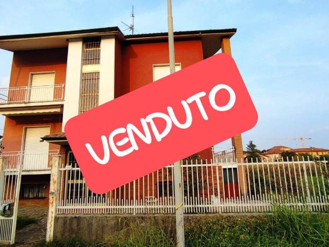 Villa Indipendente in vendita a Cornate D'adda, Lombardia