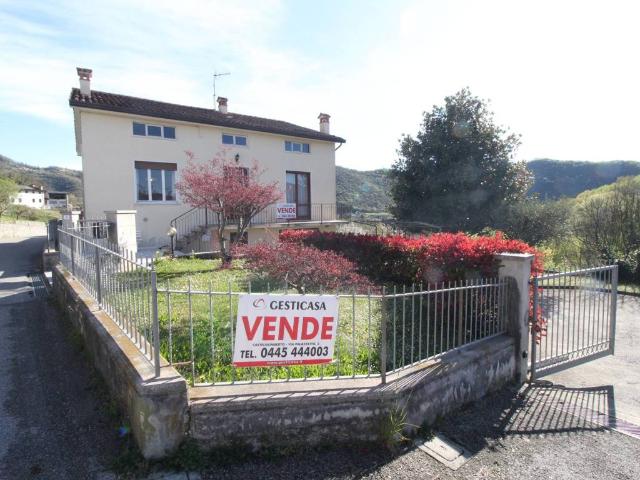 Villa Indipendente in vendita a Cornedo Vicentino, Veneto