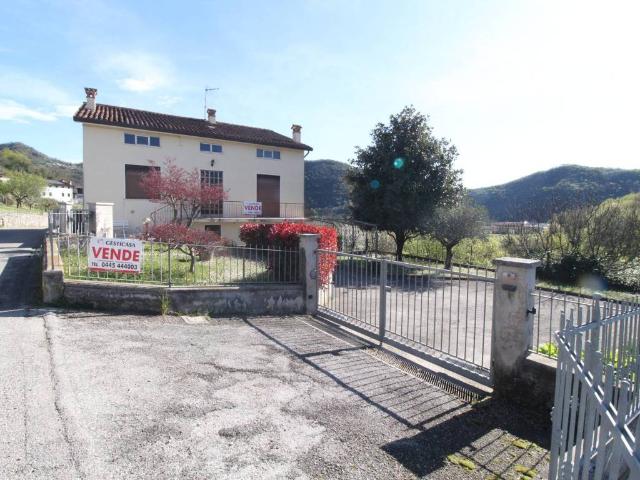 Villa Indipendente in vendita a Cornedo Vicentino, Veneto