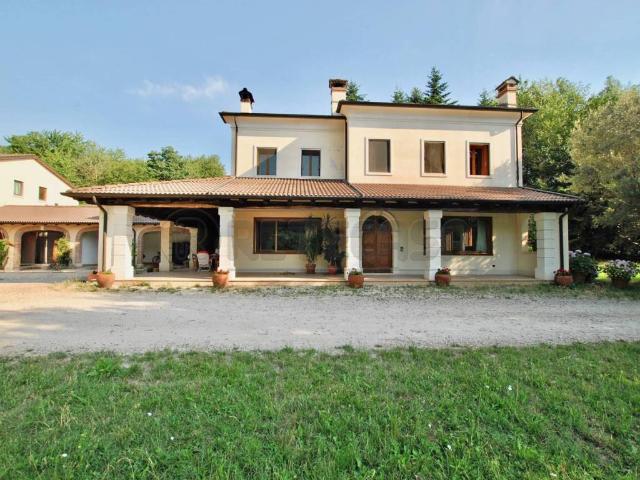 Villa Indipendente in vendita a Cornedo Vicentino, Veneto