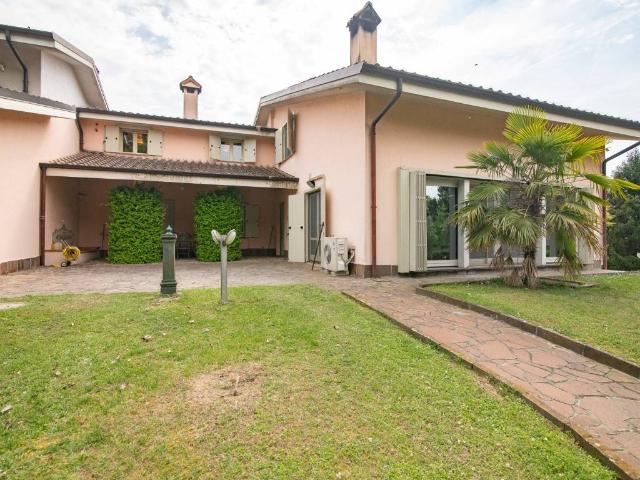 Villa Indipendente in vendita a Cornegliano Laudense, Lombardia