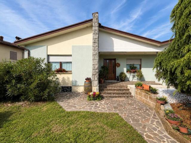 Villa Indipendente in vendita a Corno Di Rosazzo, Friuli-Venezia Giulia