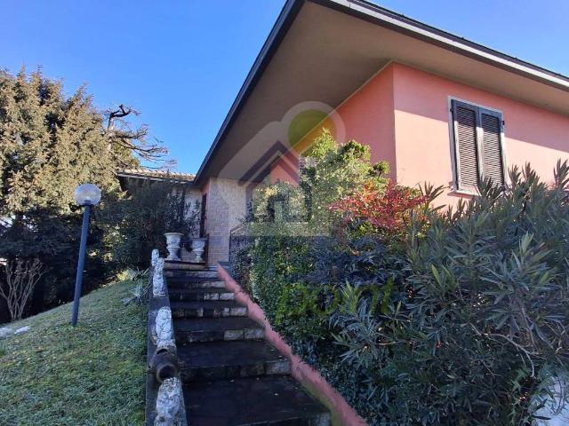 Villa Indipendente in vendita a Corno Giovine, Lombardia