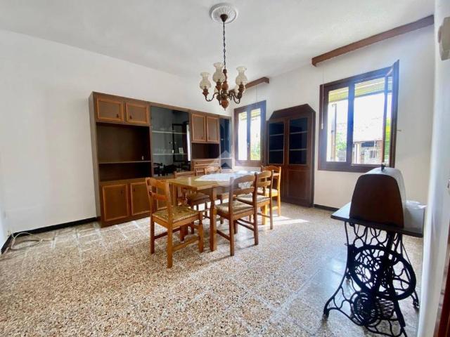 Villa Indipendente in vendita a Cornuda, Veneto