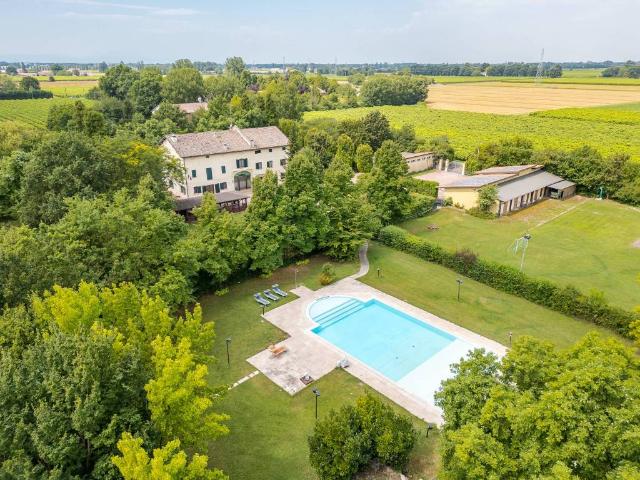 Villa Indipendente in vendita a Pianura Reggiana, Re