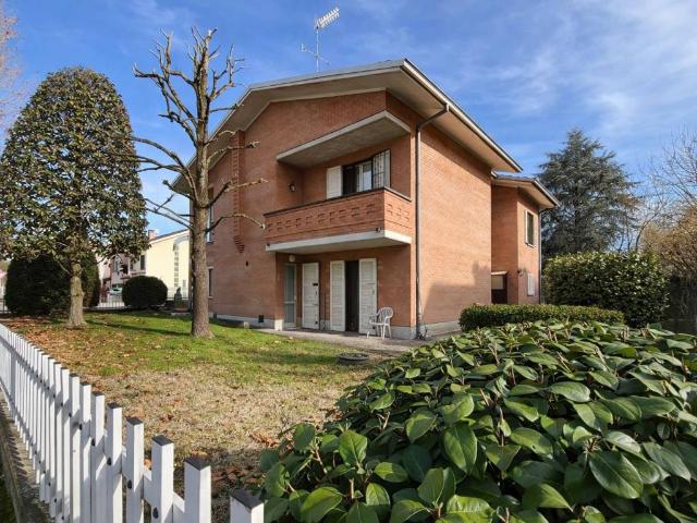 Villa Indipendente in vendita a Pianura Reggiana, Re
