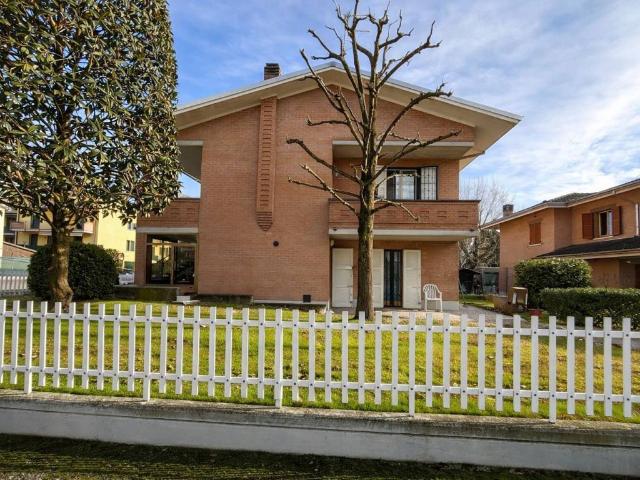 Villa Indipendente in vendita a Pianura Reggiana, Re