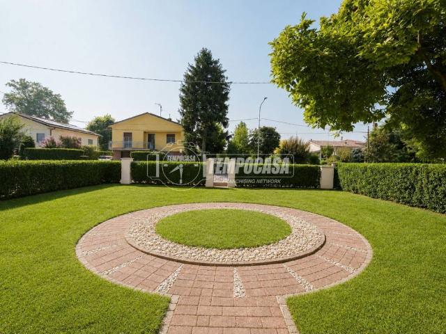 Villa Indipendente in vendita a Pianura Reggiana, Re