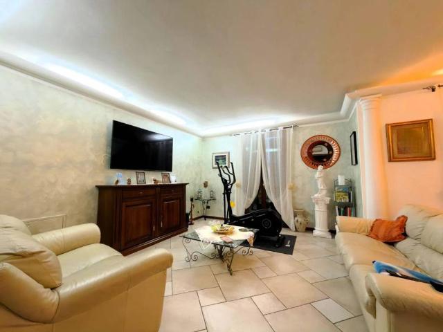 Villa Indipendente in vendita a Pianura Reggiana, Re