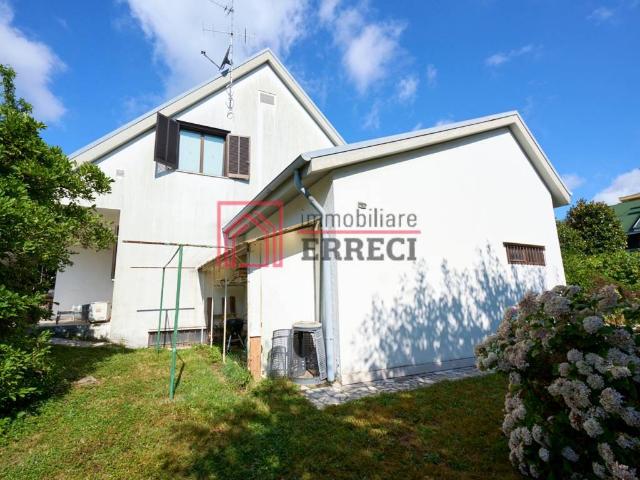 Villa Indipendente in vendita a Guzzafame, Correzzana