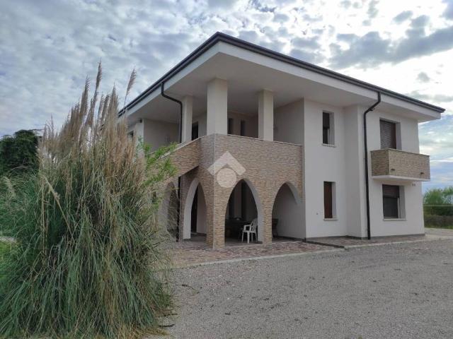 Villa Indipendente in vendita a Farmacia, Correzzola