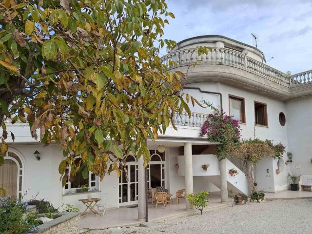 Villa Indipendente in vendita a Unione dei Comuni della Val Vibrata, Corropoli