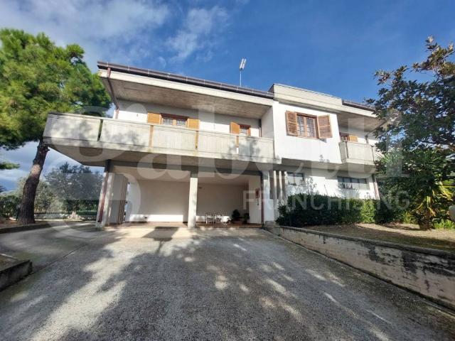 Villa Indipendente in vendita a Unione dei Comuni della Val Vibrata, Corropoli
