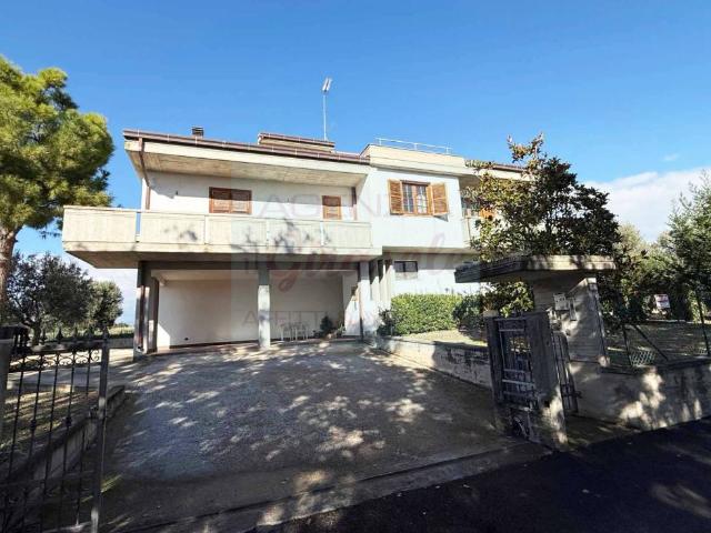 Villa Indipendente in vendita a Unione dei Comuni della Val Vibrata, Corropoli