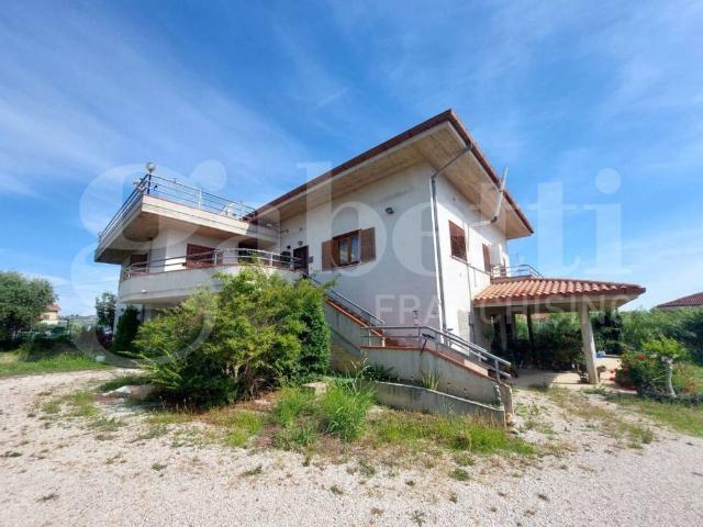 Villa Indipendente in vendita a Unione dei Comuni della Val Vibrata, Corropoli