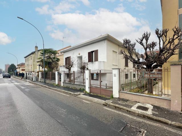 Villa Indipendente in vendita a Corsico, Lombardia