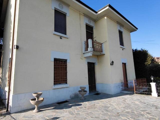Villa Indipendente in vendita a Piemonte, Asti