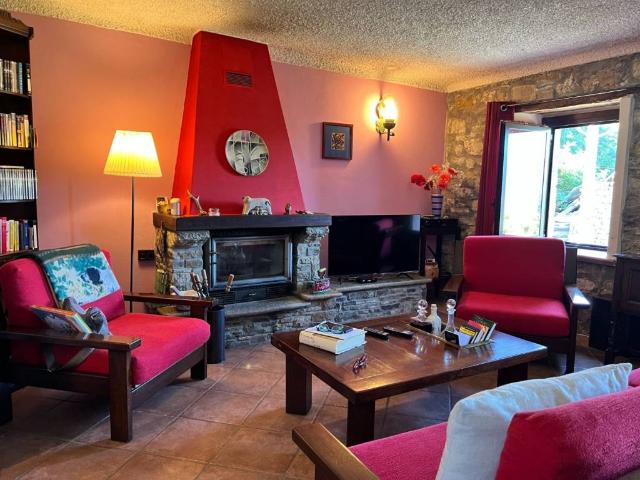 Villa Indipendente in vendita a Corte Brugnatella, Ferriere