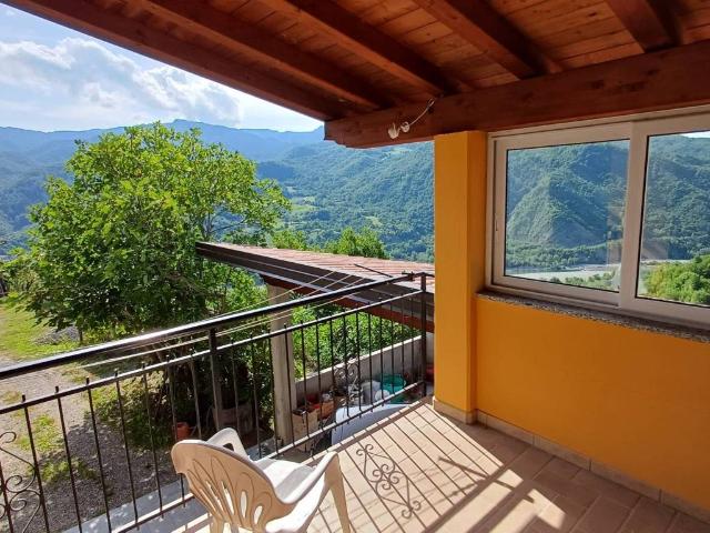 Villa Indipendente in vendita a Corte Brugnatella