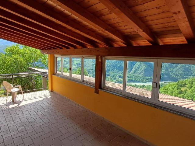 Villa Indipendente in vendita a Corte Brugnatella