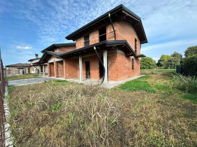 Villa Indipendente in vendita a Corte De' Cortesi, Lombardia