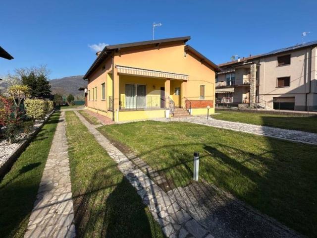 Villa Indipendente in vendita a Corte Franca, Lombardia