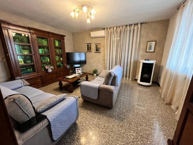 Villa Indipendente in vendita a Tre Case, Cortemaggiore
