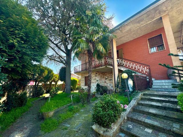 Villa Indipendente in vendita a Corteolona, Lombardia