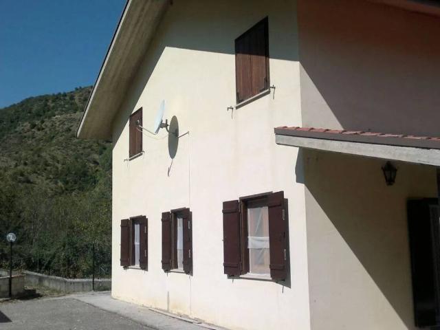 Villa Indipendente in vendita a Cortino, Abruzzo