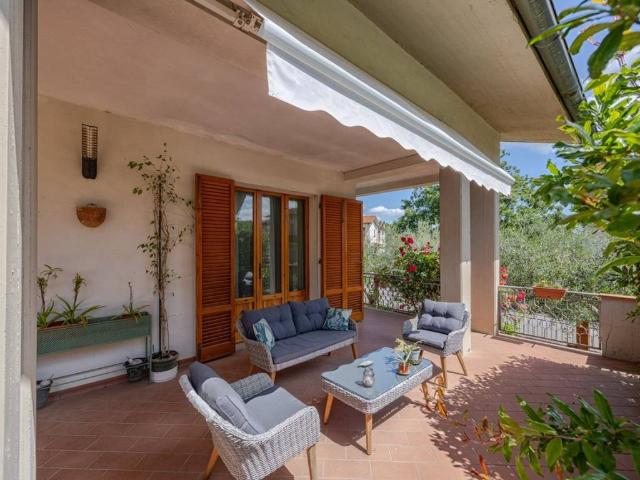 Villa Indipendente in vendita a Montecchio, Cortona