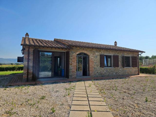 Villa Indipendente in vendita a Montecchio, Cortona