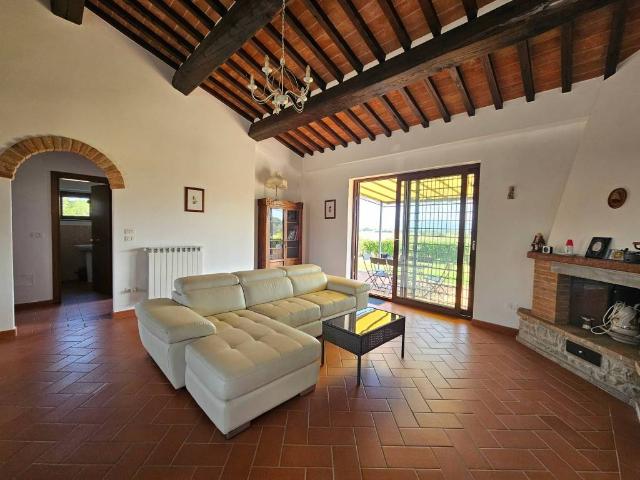 Villa Indipendente in vendita a Montecchio, Cortona
