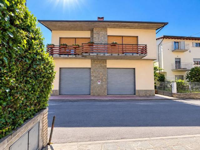 Villa Indipendente in vendita a Camucia, Cortona