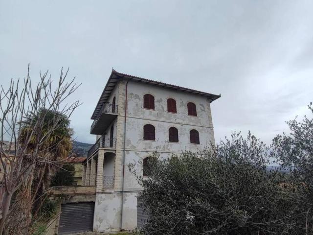 Villa Indipendente in vendita a Cortona, Toscana