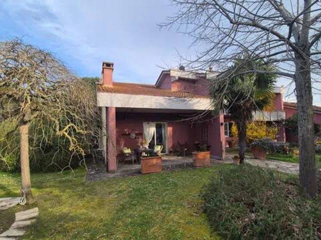 Villa Indipendente in vendita a Montecchio, Cortona