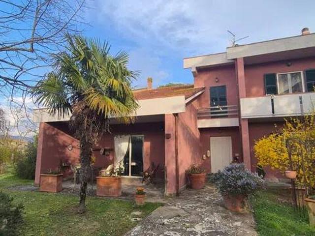 Villa Indipendente in vendita a Montecchio, Cortona