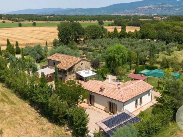 Villa Indipendente in vendita a Cortona