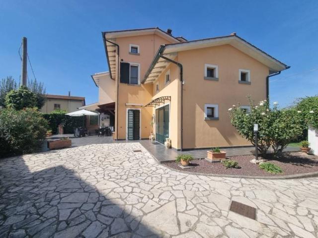Villa Indipendente in vendita a Monsigliolo, Cortona