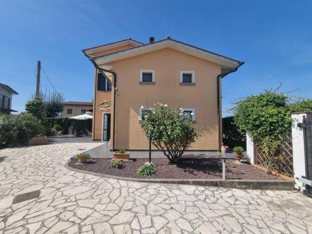 Villa Indipendente in vendita a Monsigliolo, Cortona