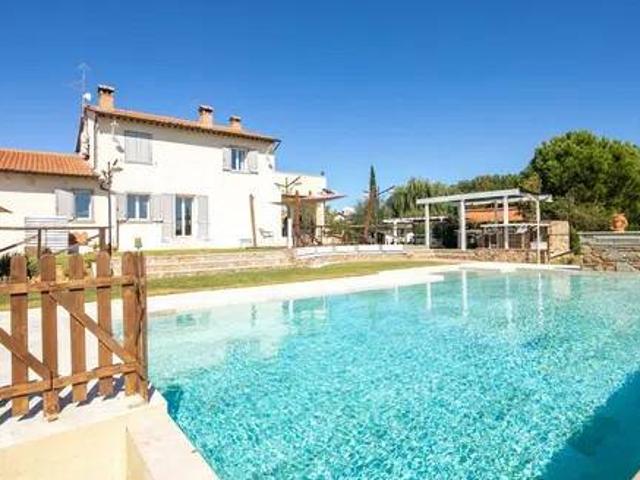 Villa Indipendente in vendita a Montecchio, Cortona