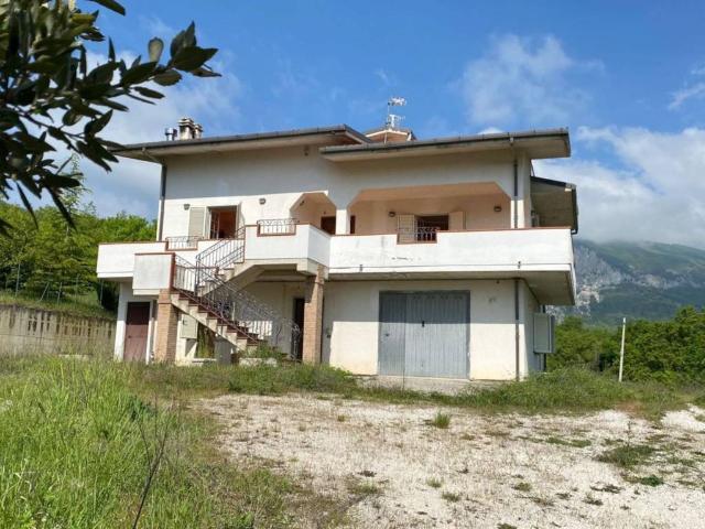Villa Indipendente in vendita a Corvara, Abruzzo