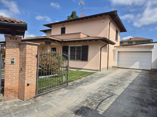 Villa Indipendente in vendita a Corvino San Quirico, Lombardia