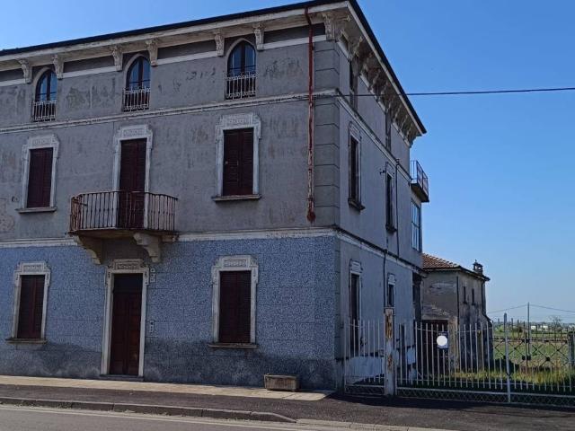 Villa Indipendente in vendita a Corvino San Quirico, Lombardia