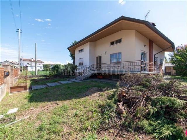 Villa Indipendente in vendita a Coseano, Friuli-Venezia Giulia