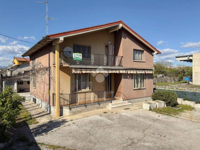 Villa Indipendente in vendita a Coseano, Friuli-Venezia Giulia
