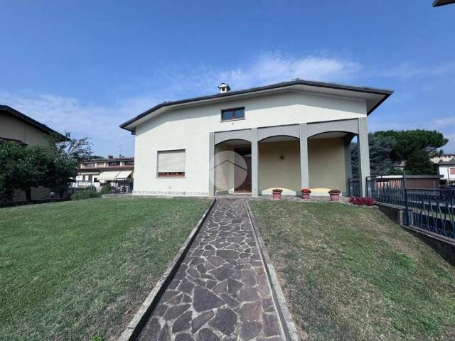 Villa Indipendente in vendita a Costa di Mezzate, Bergamo