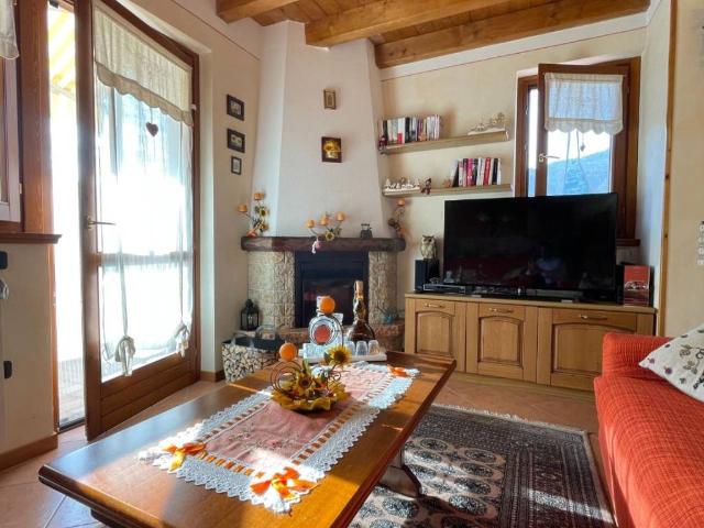 Villa Indipendente in vendita a Comunità Montana della Valle Brembana, Costa Di Serina