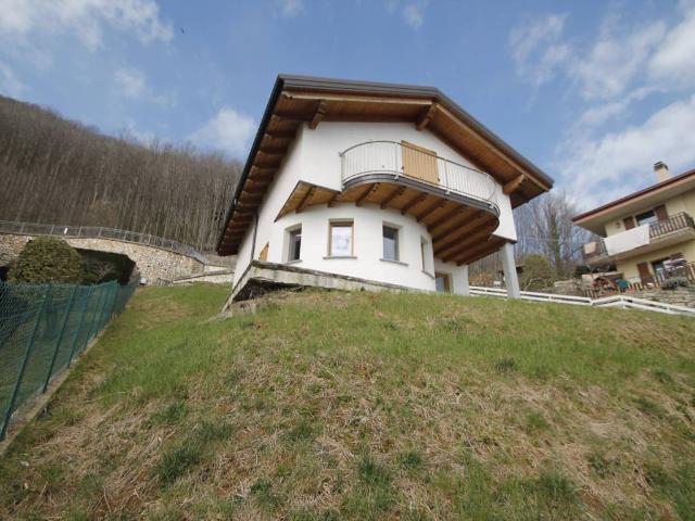 Villa Indipendente in vendita a Costa Valle Imagna, Lombardia