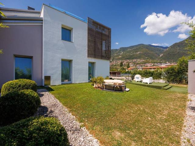 Villa Indipendente in vendita a Piano, Costa Volpino